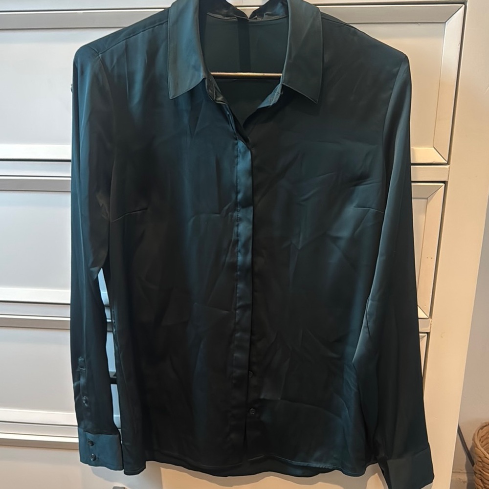 Express Green Blouse with Long Sleeves and Smooth Fabric